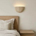 Modelo Hamar - Aplique de Pared en Travertino con Diseño de Media Luna