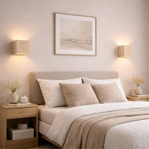 Escandinavian Wall Sconce in Natural Travertine | Horten