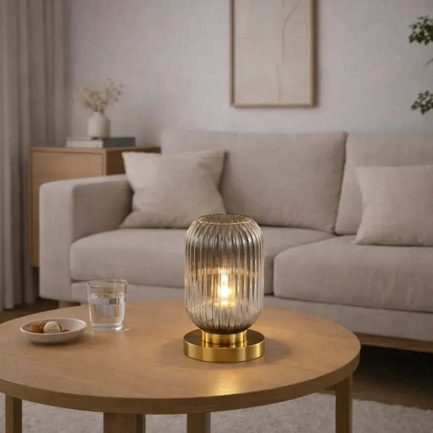 Lámpara de mesa contemporánea de vidrio y latón | Yrsa